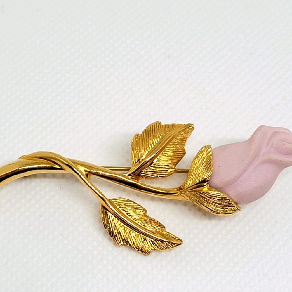 Vintage Avon Porcelain Rose Brooch